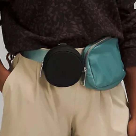 Lululemon black logo pouch - Picture 6 of 15